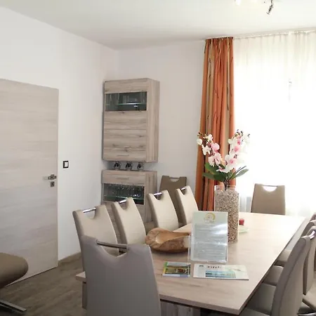 Modernes In * דאון